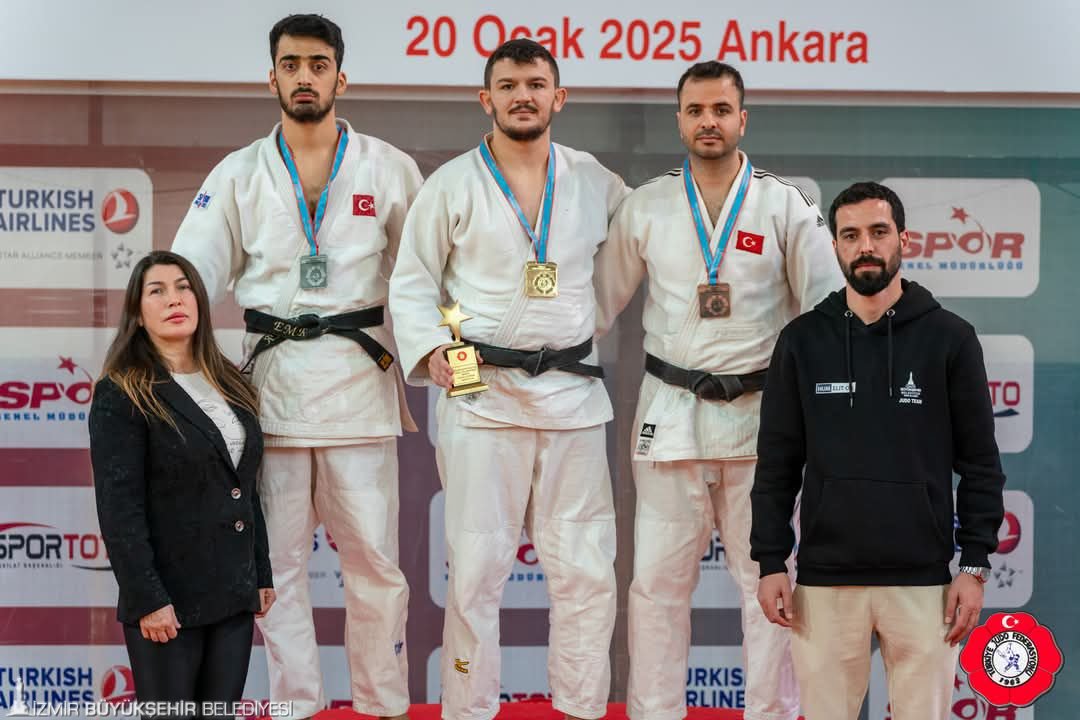 İzmir Büyükşehir Belediyesi Spor Kulübü, “Büyükler” ve “Görme ve İşitme