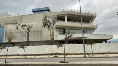 İzmir, yıllardır eksikliğini hissettiği modern olimpik yüzme havuzuna kavuşuyor. Gençlik