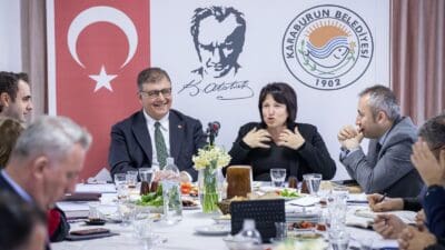 İzmir Büyükşehir Belediye Başkanı Dr. Cemil Tugay ilçelerdeki koordinasyon toplantılarına