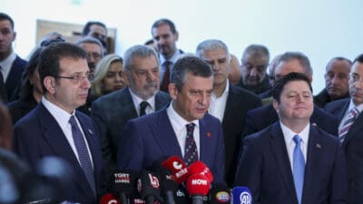Özgür Özel, İmamoğlu’na yönelik soruşturmalara tepki göstererek CHP’nin iktidar hedefi