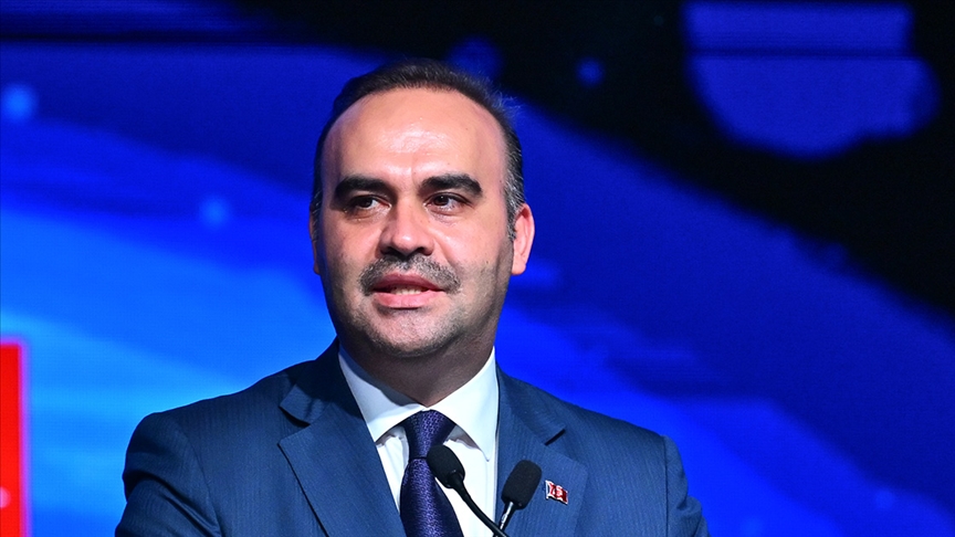 İzmir'deki yatırımlara dikkat çeken Bakan Kacır, son 22 yılda İzmir'e