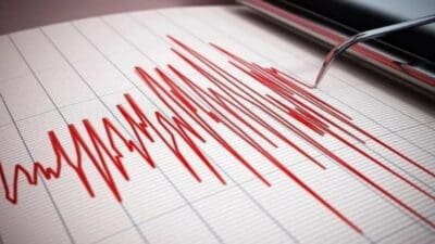 İzmir’in Menderes ilçesi açıklarında, Kuşadası Körfezi'nde 3.9 büyüklüğünde bir deprem