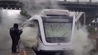 İzmir’in Bornova ilçesindeki Bölge Metro İstasyonu’nda çıkan yangında tren tahliye