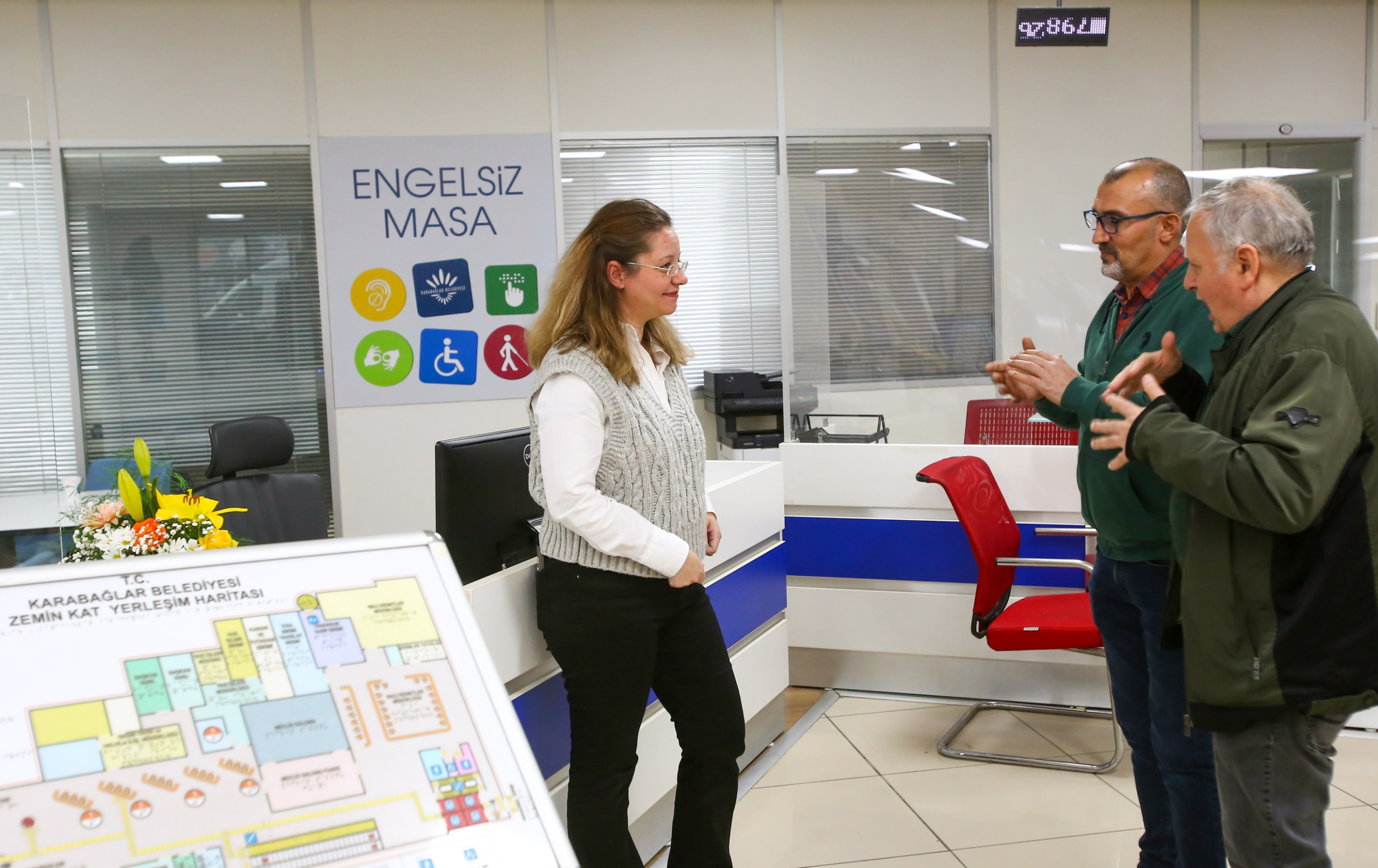 Karabağlar Belediyesi, Dünya Beyaz Baston Görme Engelliler Haftası kapsamında özel