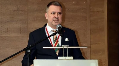 Karşıyaka Spor Kulübü'nde başkanlık koltuğuna ikinci kez seçilen İlker Ergüllü,