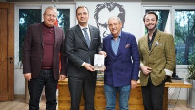Bornova Belediye Başkanı Ömer Eşki, Bayburt’un Beşpınar Köyü’nde kendi adını