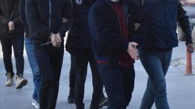  İzmir dahil 23 ilde düzenlenen “Kıskaç-35” operasyonlarında FETÖ’nün güncel
