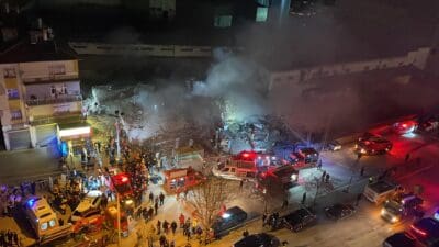 Konya’nın Selçuklu ilçesinde 3 katlı bir bina çöktü, enkaz altında