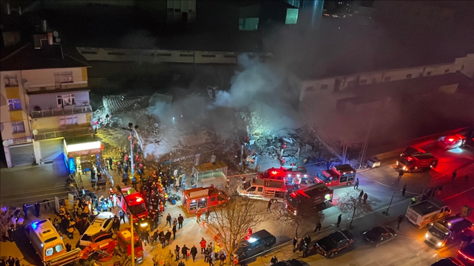 Konya'nın Selçuklu ilçesinde çöken Taşoluk Apartmanı enkazından yaralı olarak kurtarılan
