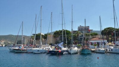 İzmir Büyükşehir Belediyesi İZDENİZ Genel Müdürlüğü, işletmesini Foça Belediyesi’nin yaptığı