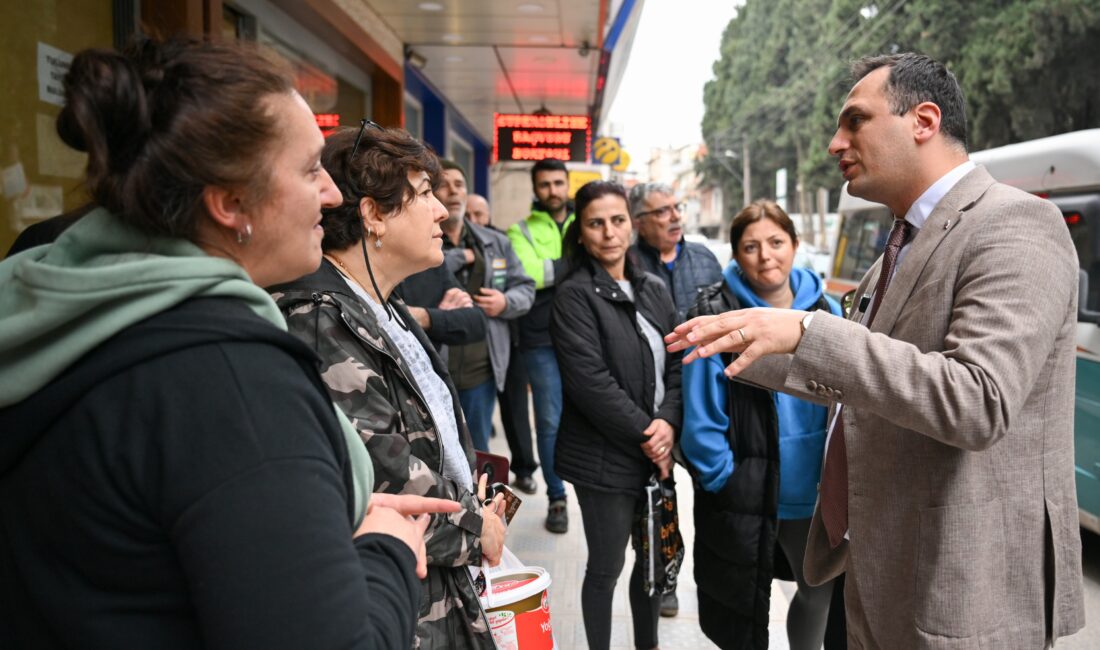 Bornova Belediye Başkanı Ömer Eşki, Çamdibi Yıldırım Beyazıt Mahallesi’nde esnaf