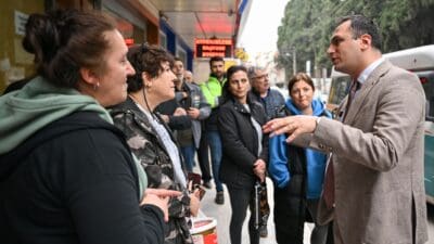 Bornova Belediye Başkanı Ömer Eşki, Çamdibi Yıldırım Beyazıt Mahallesi’nde esnaf