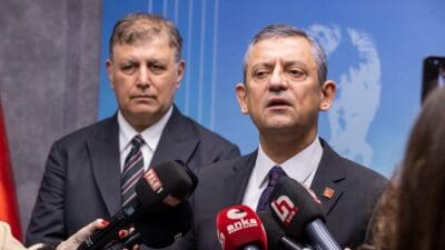 CHP Genel Başkanı Özgür Özel, CHP İzmir İl Başkanlığı’nda düzenlenen