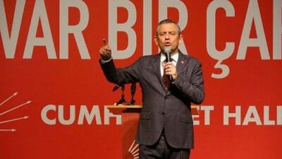 CHP Genel Başkanı Özgür Özel, Cumhurbaşkanı Erdoğan'ın politikalarını eleştirerek, "Bu