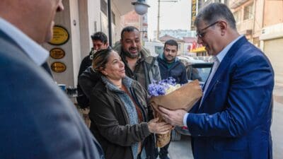 Roman yurttaşların oluşturduğu sivil toplum kuruluşlarının temsilcileriyle bir araya gelen