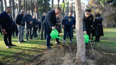 İzmir Büyükşehir Belediye Başkanı Dr. Cemil Tugay, yeni yılın ilk