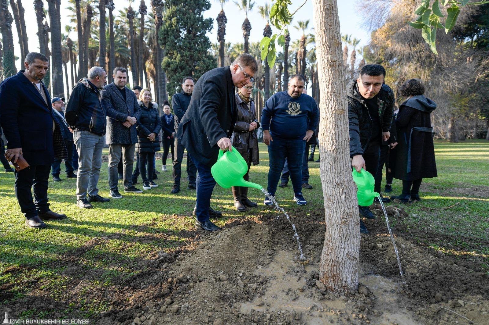 İzmir Büyükşehir Belediye Başkanı Dr. Cemil Tugay, yeni yılın ilk