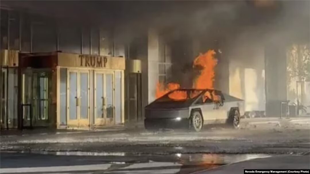 ABD'nin Las Vegas kentindeki Trump otelin önünde Elon Musk'ın sahibi