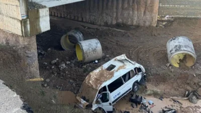 İstanbul'un Tuzla ilçesinde sabah saatlerinde yaşanan korkunç kazada bir servis