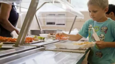 İzmir 5. Tüketici Mahkemesi, yemek ücreti ödemek istemeyen öğrencinin bursunun