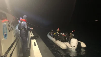 İzmir'in Çeşme ve Foça ilçeleri açıklarında Yunanistan unsurlarınca Türk kara