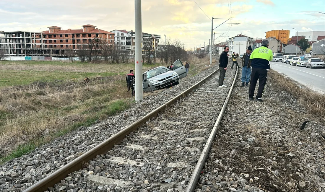 Kütahya’nın Mehmet Akif Ersoy Mahallesi’nde, trafik denetimi yapan polis ekiplerinin