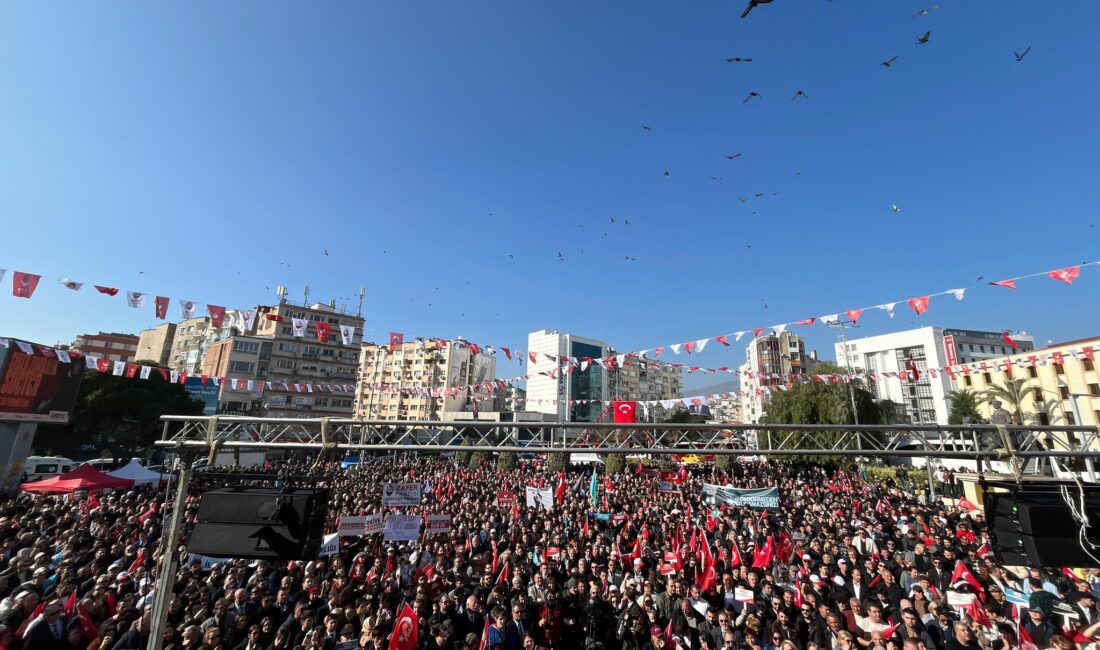 Zafer Partisi, İzmir’de “Mehmetçik Katillerine Af Yok” sloganıyla düzenlediği mitingde,