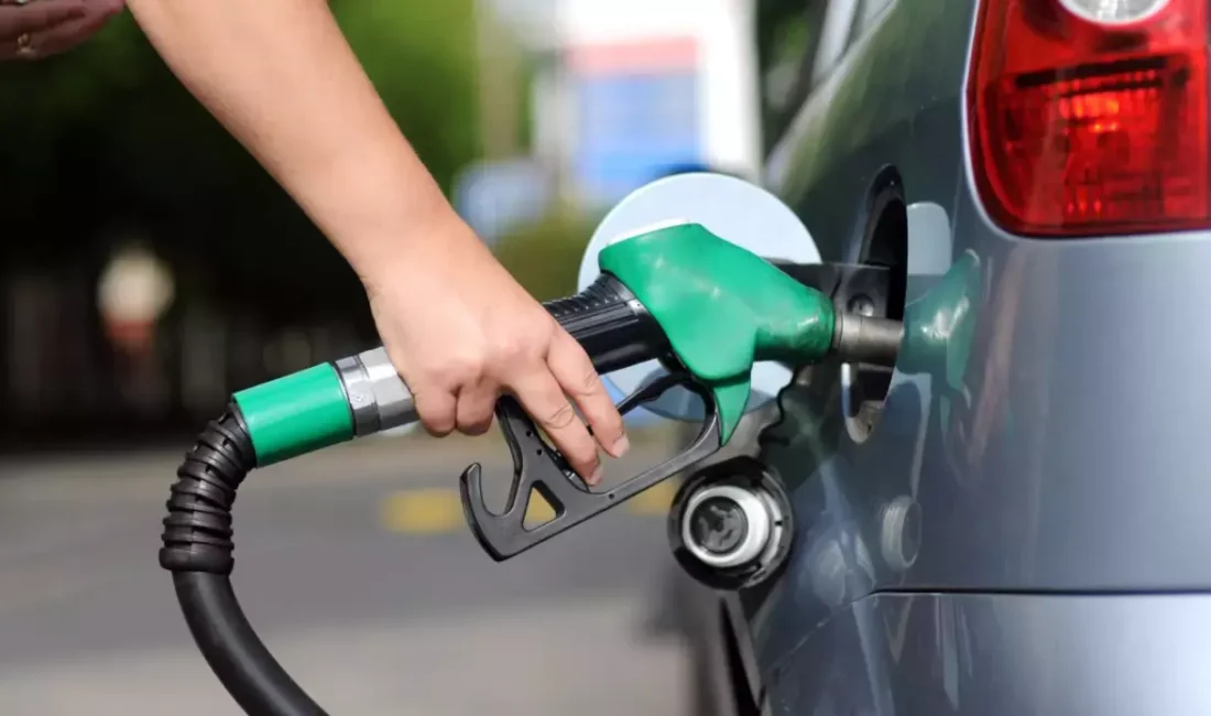Benzin litre fiyatına 1 lira 24 kuruş zam gelirken, motorin