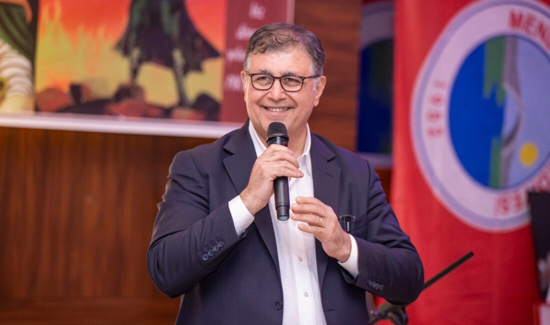 İzmir Büyükşehir Belediye Başkanı Dr. Cemil Tugay, Menderes Belediyesi'nin ev