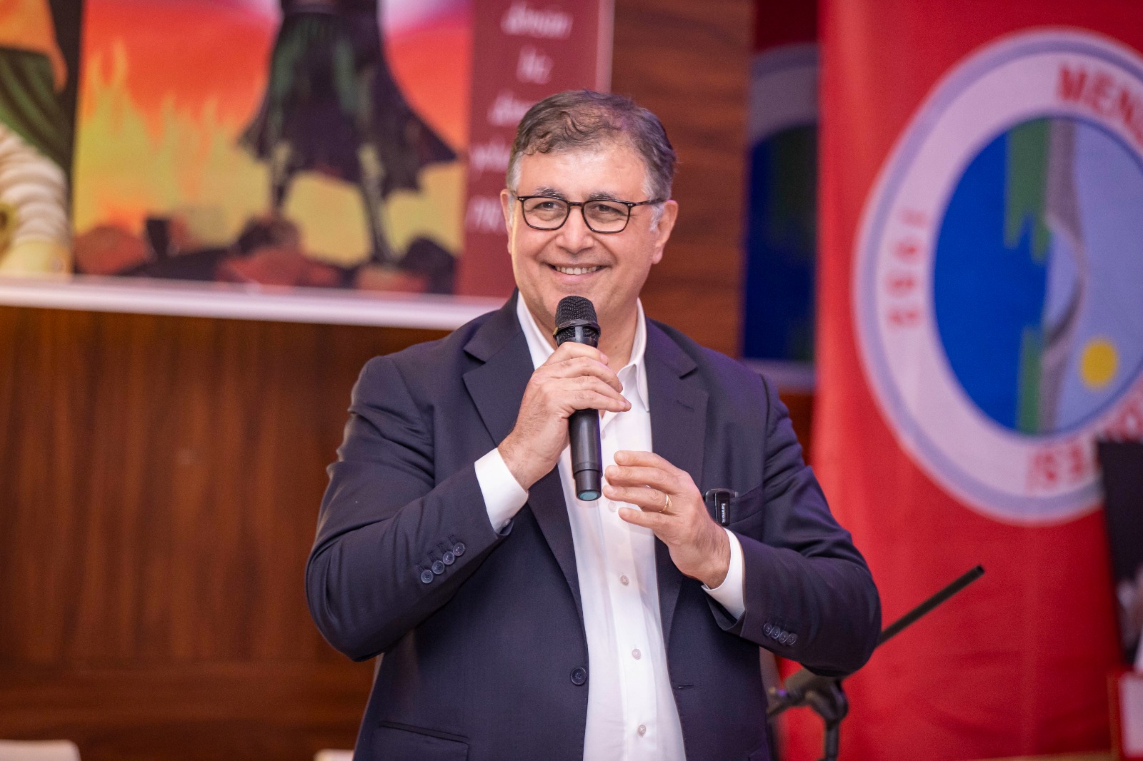 İzmir Büyükşehir Belediye Başkanı Dr. Cemil Tugay, Menderes Belediyesi'nin ev