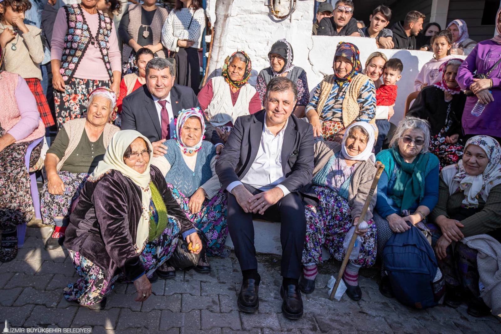 Çiçeğin başkenti Bayındır'da düzenlenen 4. Turan Nergis ve Kuru Çiçek