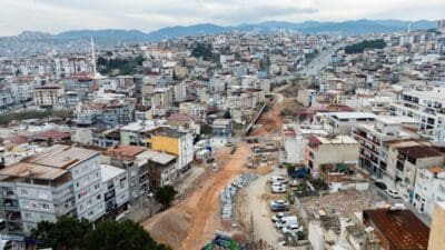 İzmir Büyükşehir Belediyesi’nin tarihi ulaşım yatırımları tüm hızıyla devam ediyor.