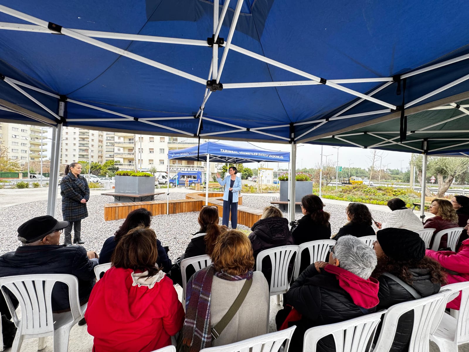 İzmir Büyükşehir Belediyesi “Sağlığı Geliştiren Parklar” projesi kapsamında parkları eğitim