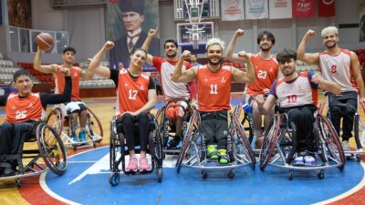 İzmir'de sporun kalbi Kültürpark Celal Atik Spor Salonu'nda atıyor. 