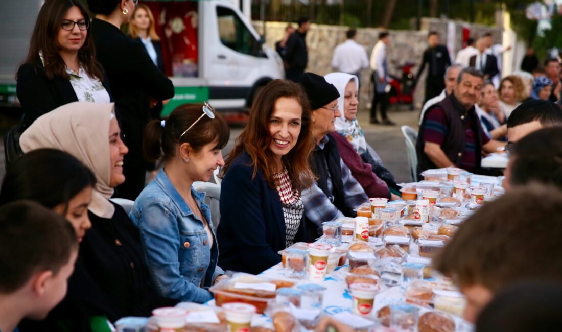 Karşıyaka Belediyesi, Ramazan ayında binlerce vatandaşı iftar sofralarında buluşturacak. Ay