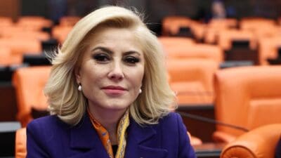 AK Parti İzmir Milletvekili Şebnem Bursalı, 28 Şubat postmodern darbesinin