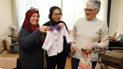 Karşıyaka Belediyesi Bilge Çınarlar Sağlıklı Yaş Alma Merkezi kursiyerleri, sosyal