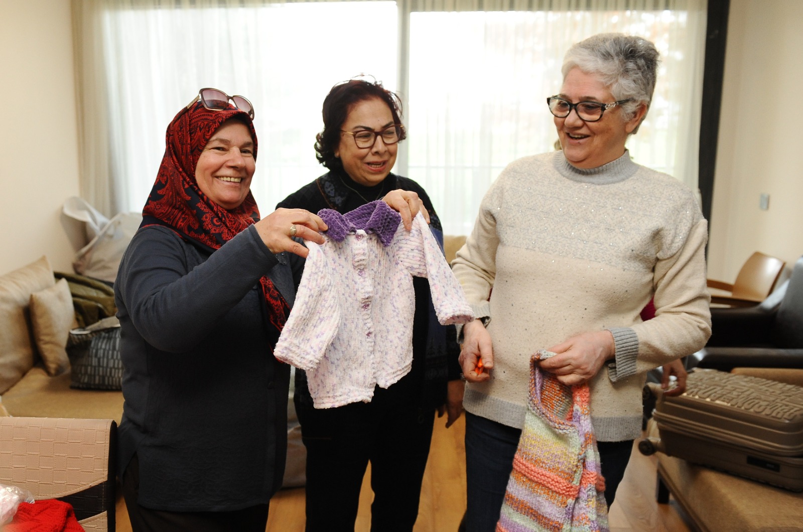 Karşıyaka Belediyesi Bilge Çınarlar Sağlıklı Yaş Alma Merkezi kursiyerleri, sosyal