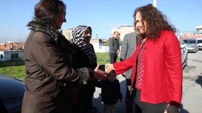 Karşıyaka Belediye Başkanı Yıldız Ünsal, İnönü Mahallesi’nde açılacak Kadın Danışma