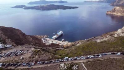 Ege Denizi'ndeki Santorini Adası çevresindeki ardı ardına gelen sarsıntılar, Ege'nin