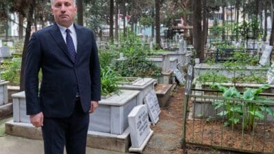 İzmir Büyükşehir Belediyesi Çiğli’deki Büyükçiğli Mezarlığı’na zarar veren kişiler hakkında