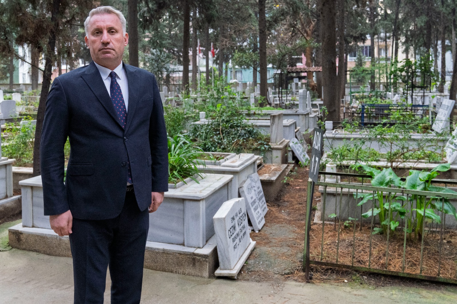 İzmir Büyükşehir Belediyesi Çiğli’deki Büyükçiğli Mezarlığı’na zarar veren kişiler hakkında