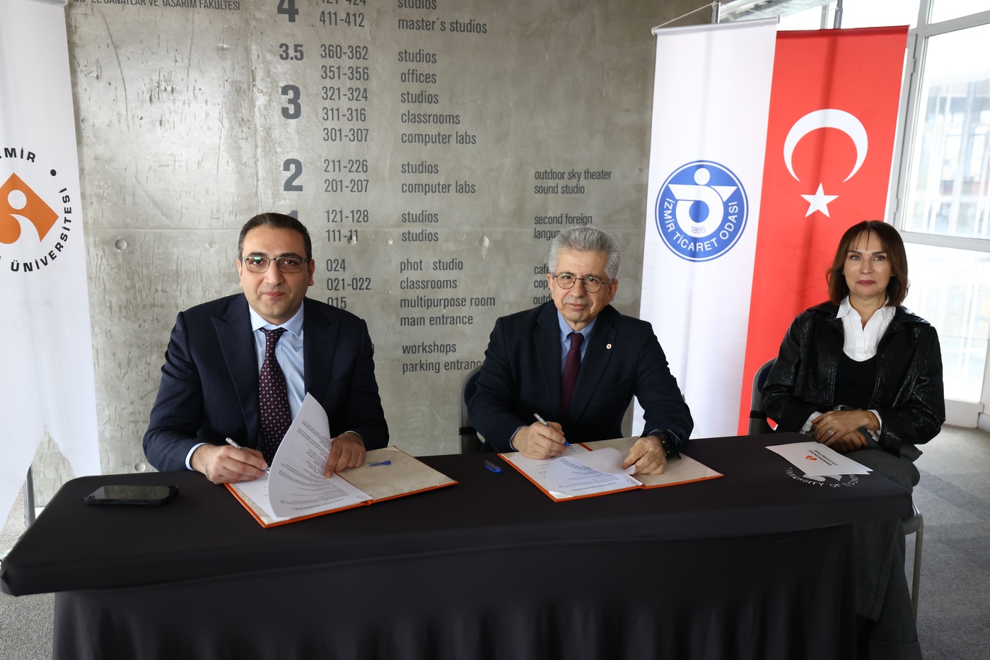 Balçova Belediyesi ve İzmir Ekonomi Üniversitesi (İEÜ), ilçede bulunan semt
