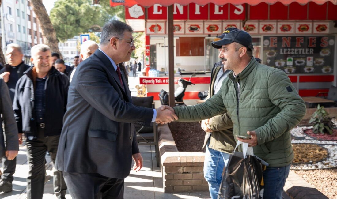 İzmir Büyükşehir Belediye Başkanı Dr. Cemil Tugay ilçelerdeki koordinasyon toplantılarına