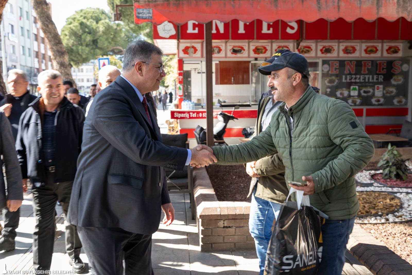 İzmir Büyükşehir Belediye Başkanı Dr. Cemil Tugay ilçelerdeki koordinasyon toplantılarına