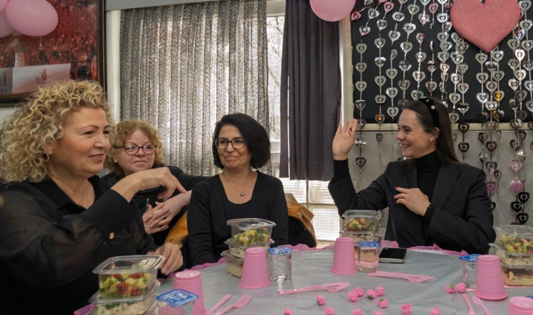 8 Mart Dünya Kadınlar Günü etkinlikleri kapsamında İzmir Sağırları Koruma