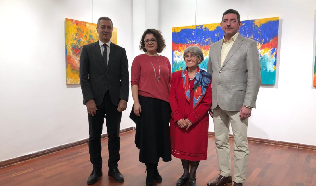 İzmir, Slovenyalı ünlü sanatçı ve restoratör Mira Ličen’in sergisine ev