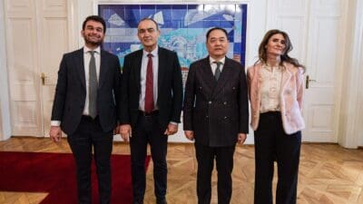 Çin Yabancı Ülkelerle Dostluk Derneği (CPAFFC) Başkanı ve bakan seviyesindeki