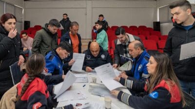 İzmir Büyükşehir Belediyesi İtfaiye Dairesi Başkanlığı yangınlara daha hızlı ve