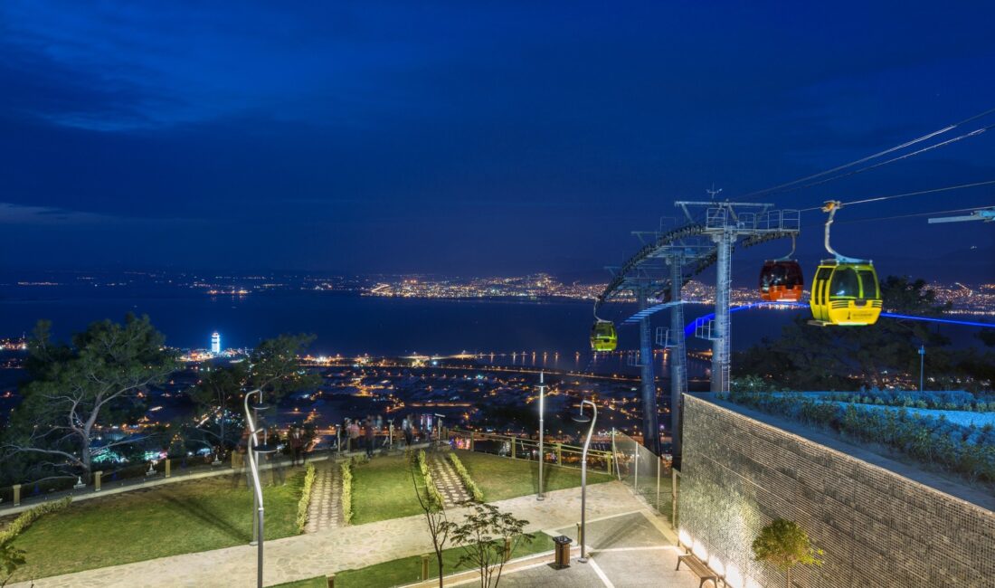 İzmir Büyükşehir Belediyesi’nin Avrupa Birliği standartlarında hizmet veren Balçova’daki Teleferik